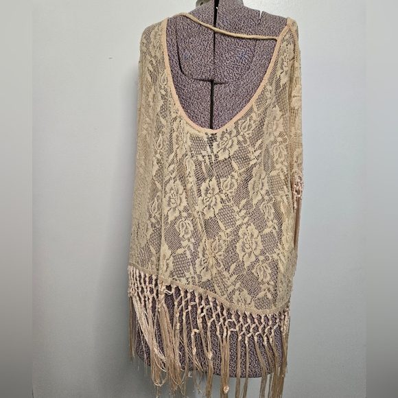 Staring at Stars Bohemian Style Tan Floral Lace Fringe Trim Blouse Top SZ Large - Picture 3 of 5